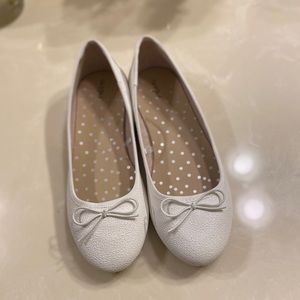 White glitter flats for girls!